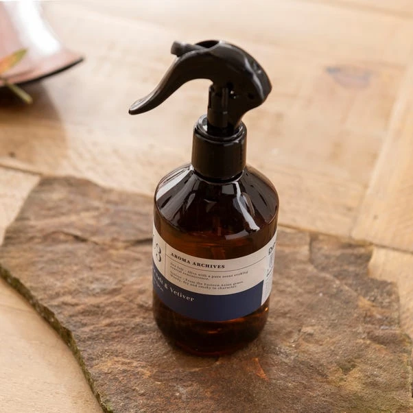 Sea Salt And Vetiver Room Spray - Image 2